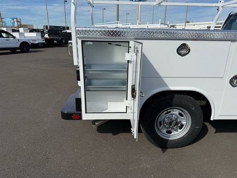 New 2026 Ford F250 XL w/ XL Chrome Package image 9