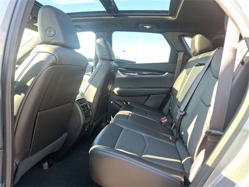 Used 2025 Cadillac XT5 Premium Luxury image 10