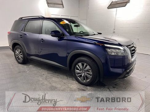 Used 2025 Nissan Pathfinder SV FWD image 8