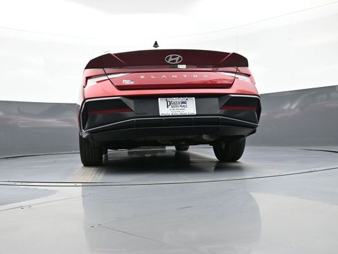 Certified 2025 Hyundai Elantra SEL image 30