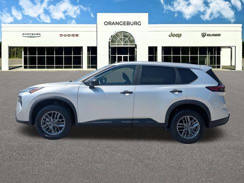 Used 2024 Nissan Rogue S AWD/4WD image 5