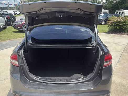 Used 2017 Ford Fusion SE w/ Fusion SE Technology Package FWD image 19