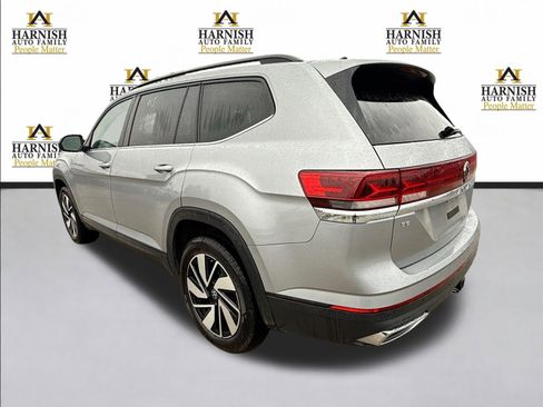 Used 2025 Volkswagen Atlas SE image 3