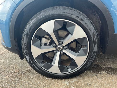 Used 2024 Volvo XC40 B5 Core AWD/4WD image 32