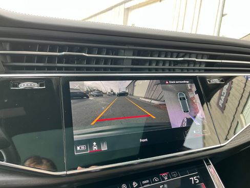 Used 2022 Audi Q8 Prestige image 22