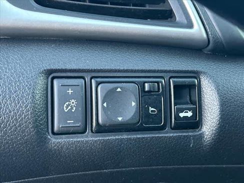 Used 2019 Nissan Sentra SR w/ Exterior Package image 17