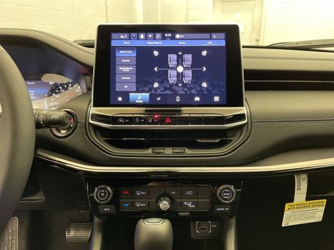 New 2026 Jeep Compass Latitude image 10