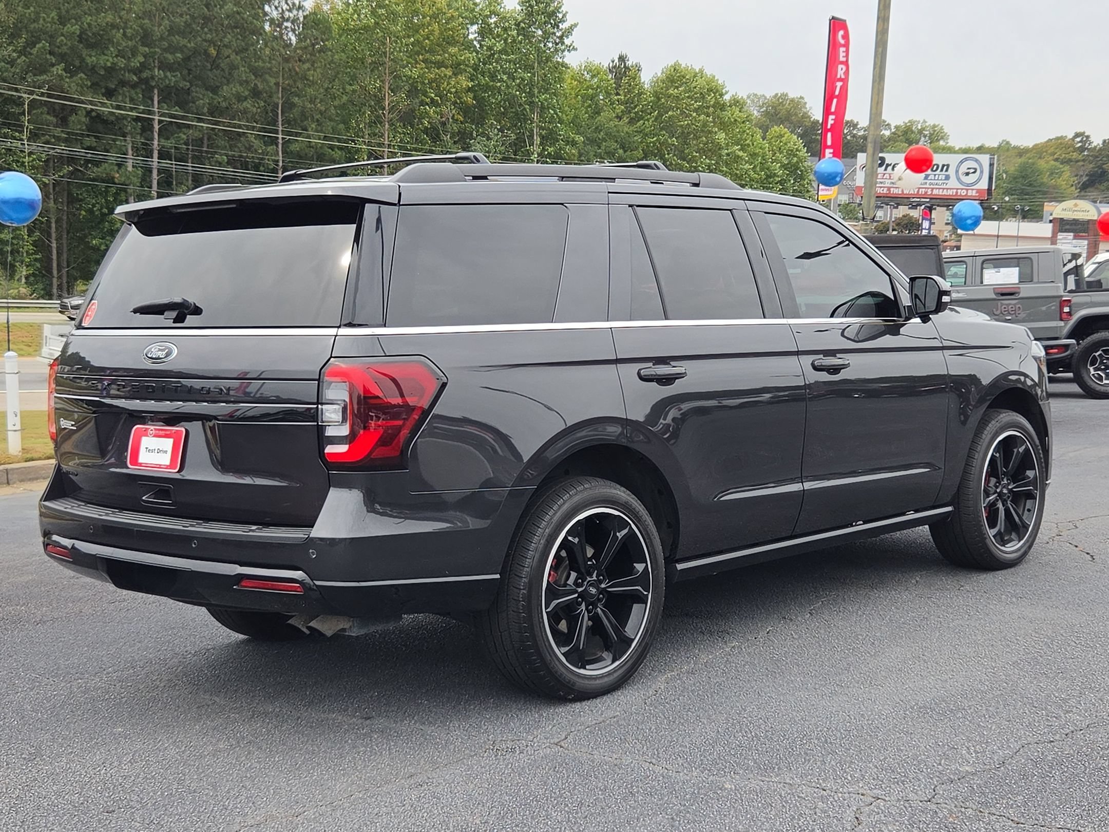Used 2023 Ford Expedition Limited AWD/4WD image 5