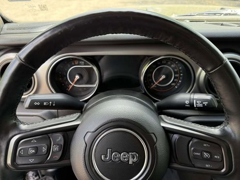 Used 2021 Jeep Gladiator Sport image 20