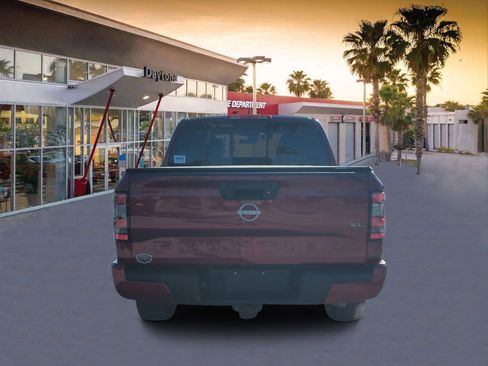 Used 2024 Nissan Frontier SL image 4