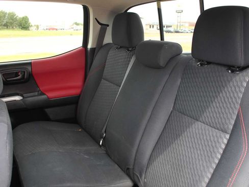 Used 2021 Toyota Tacoma SR5 AWD/4WD image 25