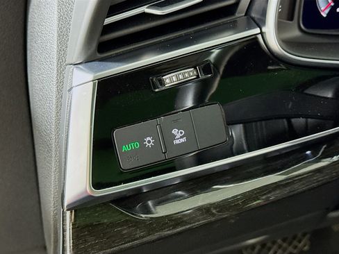 Used 2023 Audi Q8 Premium Plus w/ Premium Plus Package image 15