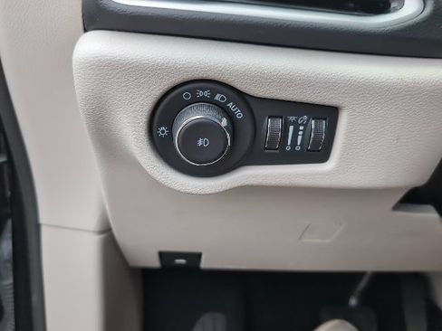 Used 2024 Chrysler Pacifica Touring-L image 21