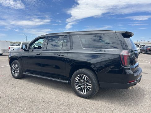 Used 2025 Chevrolet Suburban Z71 AWD/4WD image 3