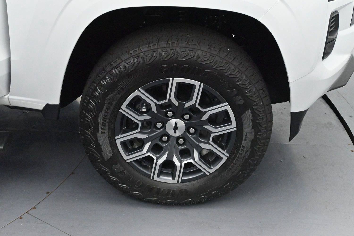 Used 2026 Chevrolet Colorado Z71 AWD/4WD image 32