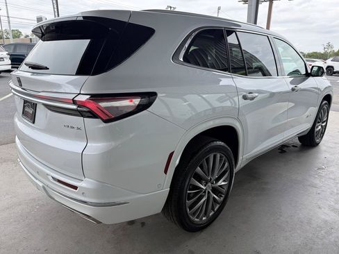 Used 2025 Buick Enclave Avenir w/ Super Cruise Package AWD/4WD image 5