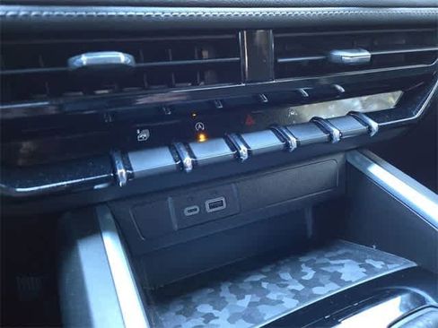 Used 2023 Chevrolet Colorado LT image 30