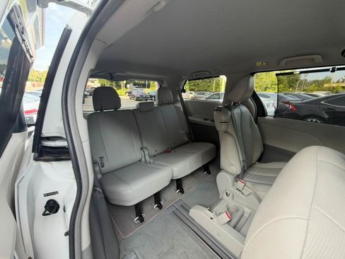 Used 2013 Toyota Sienna XLE FWD image 26