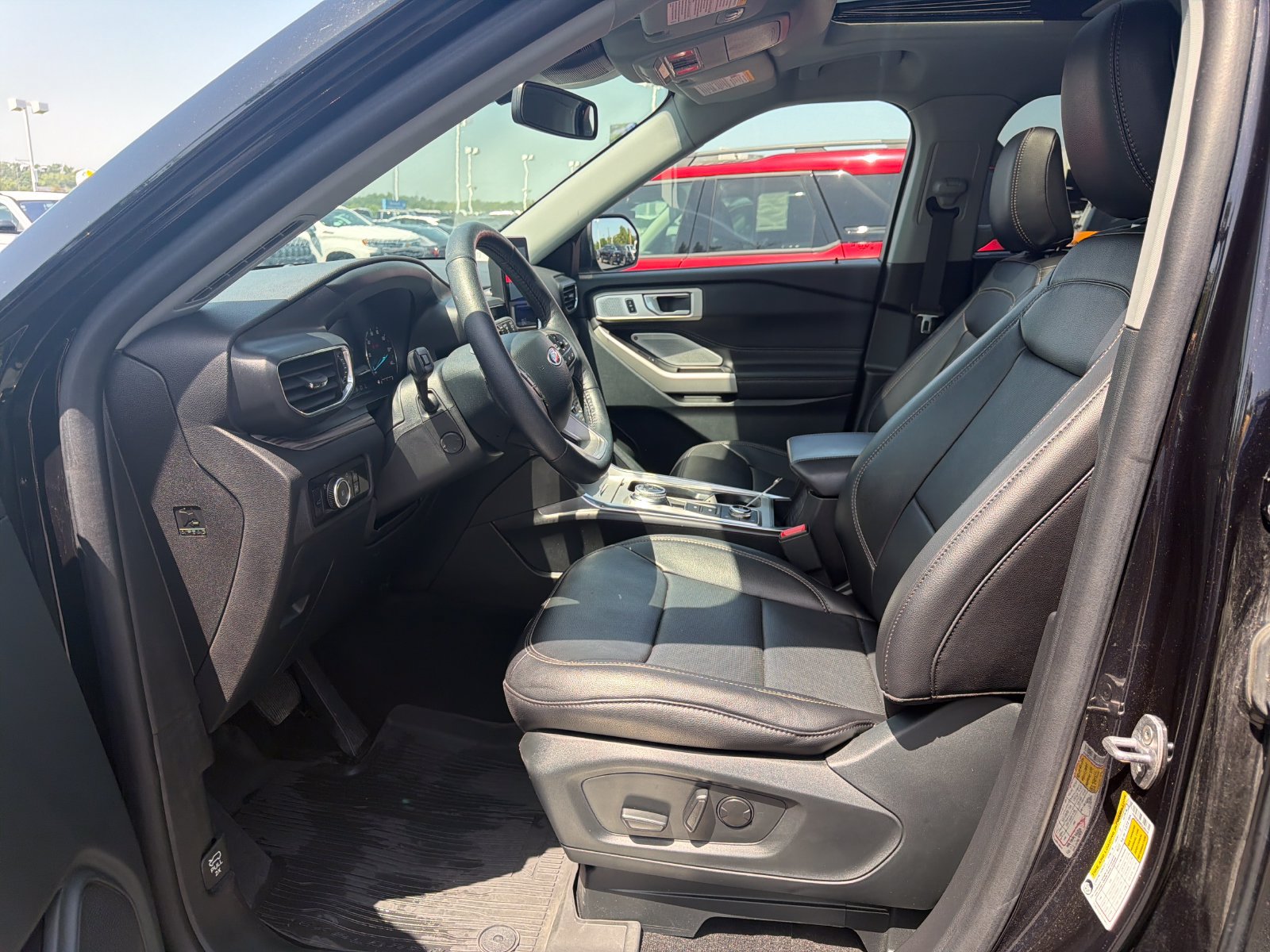 Used 2023 Ford Explorer Limited w/ Limited Technology Package AWD/4WD image 10