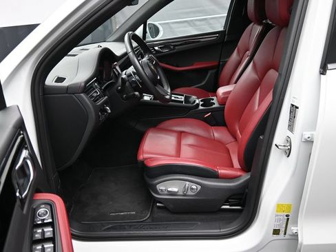 Certified 2025 Porsche Macan AWD/4WD image 7