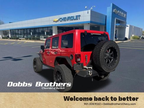 Used 2017 Jeep Wrangler Unlimited Rubicon w/ Connectivity Group AWD/4WD image 6