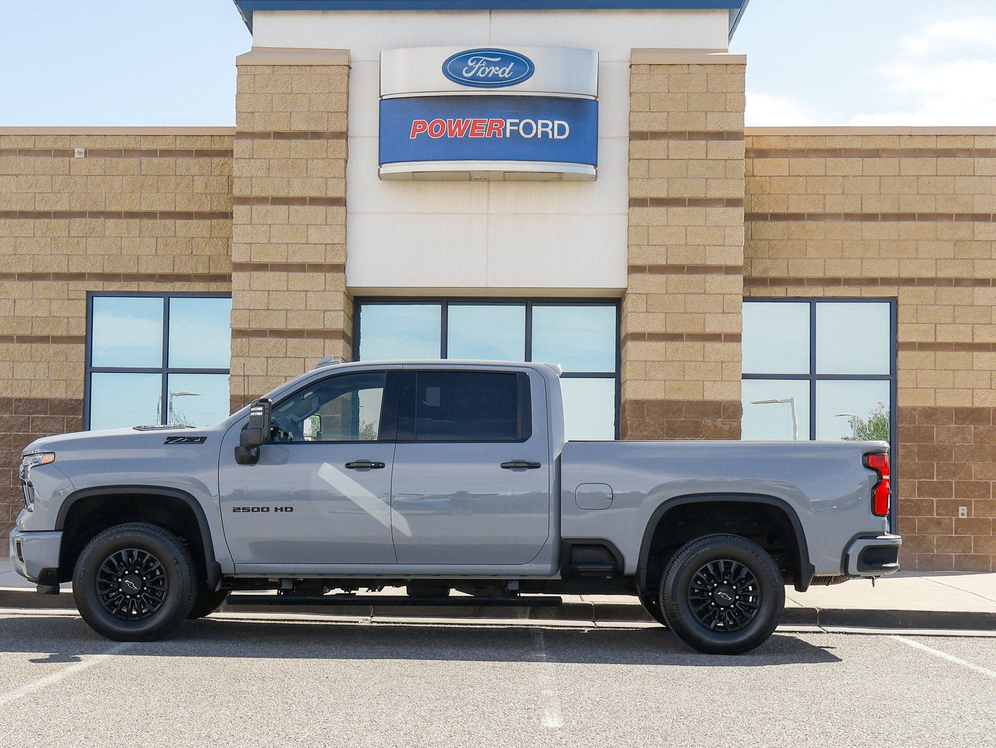 Used 2024 Chevrolet Silverado 2500 LTZ w/ LTZ Plus Package AWD/4WD image 9