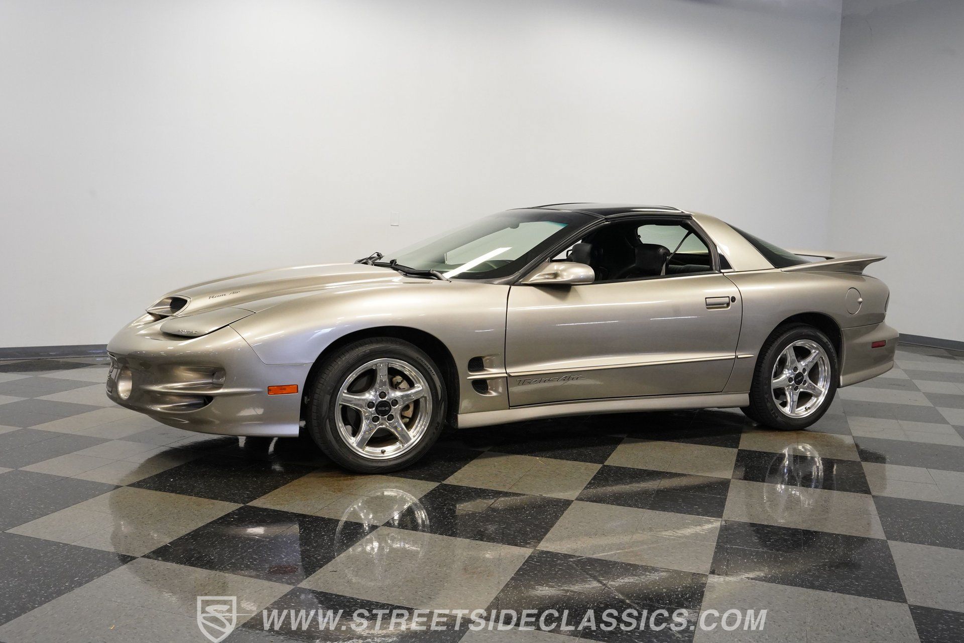 Used 2001 Pontiac Firebird Trans Am RWD image 7