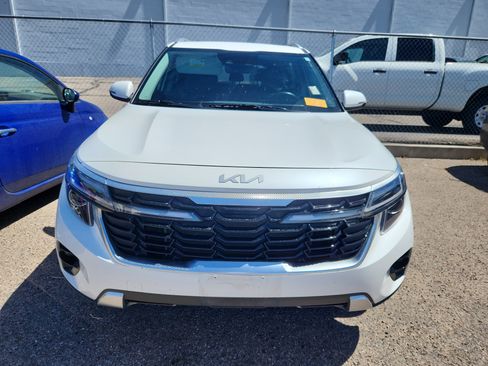 Used 2024 Kia Seltos EX image 2