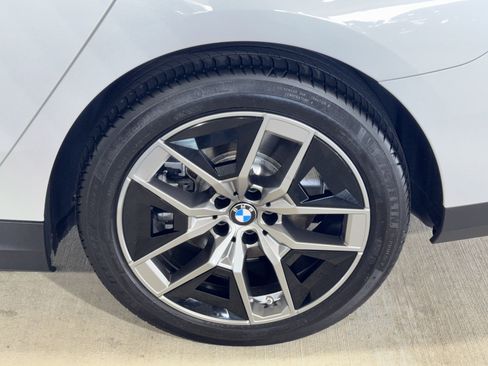 Used 2025 BMW i5 eDrive40i w/ Premium Package RWD image 36