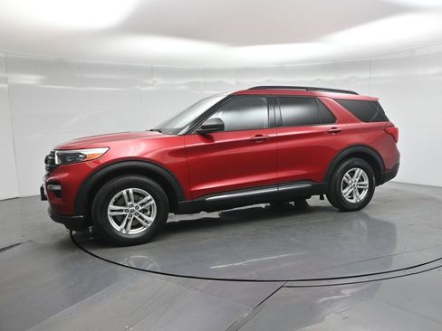 Certified 2021 Ford Explorer XLT image 30