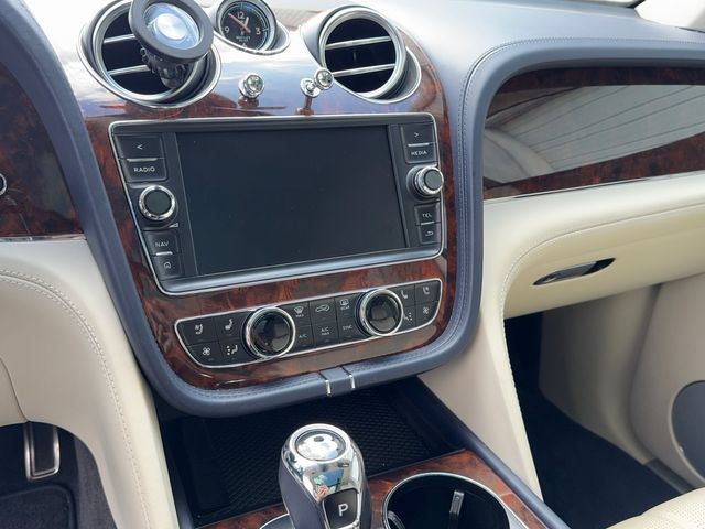 Used 2019 Bentley Bentayga AWD/4WD image 15