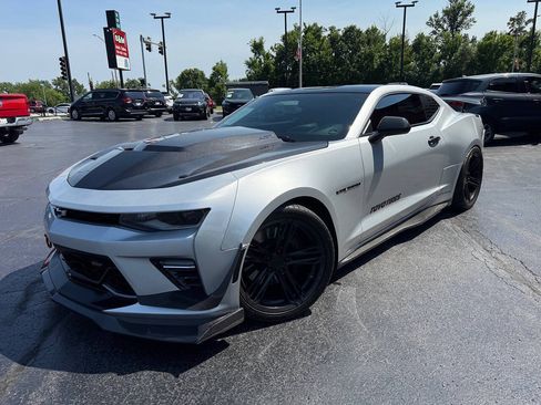 Used 2017 Chevrolet Camaro SS RWD image 4