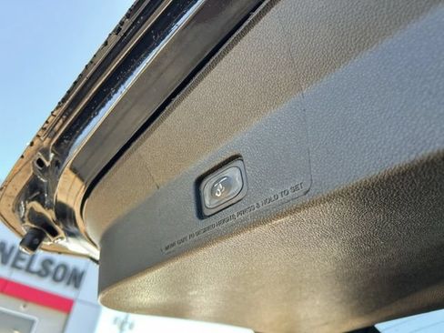Used 2017 Ford Explorer XLT w/ Equipment Group 202A AWD/4WD image 12