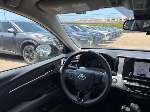 Used 2025 Toyota Camry LE FWD image 33