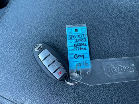 Used 2023 Nissan Titan SV w/ SV Convenience Package RWD image 10