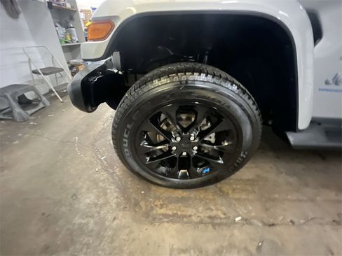 Used 2023 Jeep Wrangler Unlimited Sahara w/ Cold Weather Group image 10