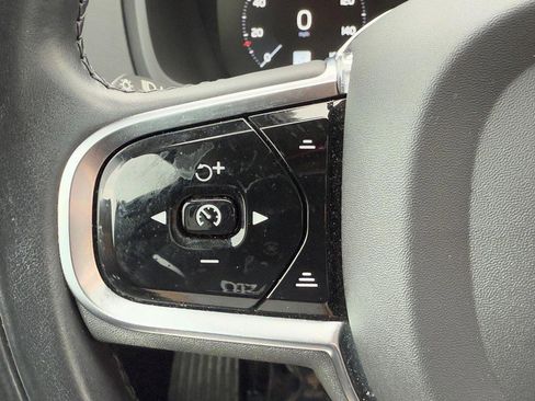 Certified 2022 Volvo XC90 T6 Momentum w/ Advanced Package image 18