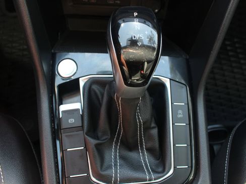 Used 2022 Volkswagen Taos SEL image 35