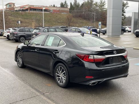 Used 2017 Lexus ES 350 w/ Luxury Package image 3