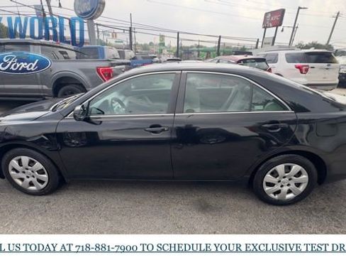 Used 2011 Toyota Camry image 2