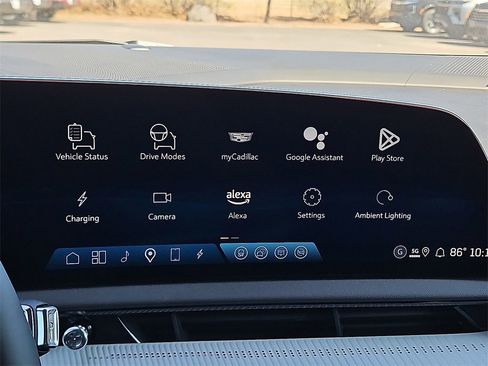 New 2025 Cadillac Optiq Sport 1 w/ LPO, ONYX Package image 21