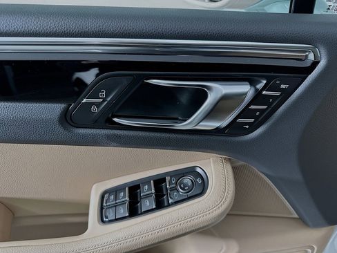 Certified 2026 Porsche Macan AWD/4WD image 20