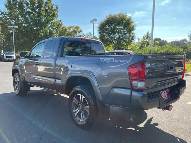 Used 2016 Toyota Tacoma TRD Sport w/ Towing Package RWD image 12