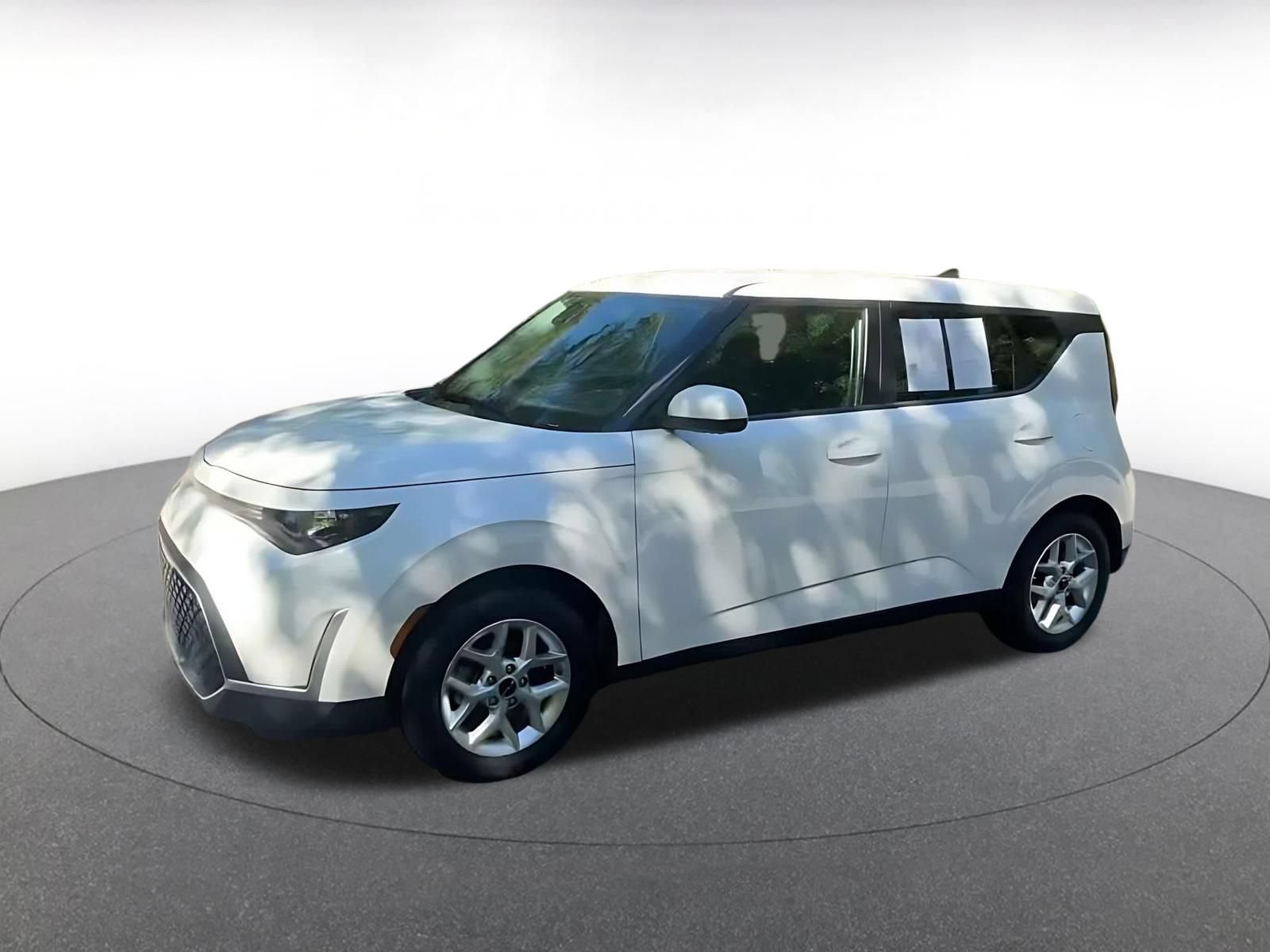 Used 2025 Kia Soul LX w/ LX Technology Package FWD image 7