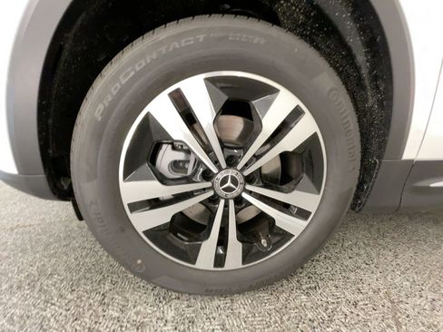 Used 2026 Mercedes-Benz GLB 250 image 11