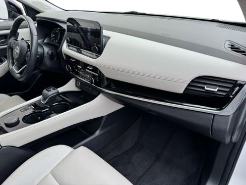 Used 2023 Nissan Rogue SL w/ SL Premium Package image 14