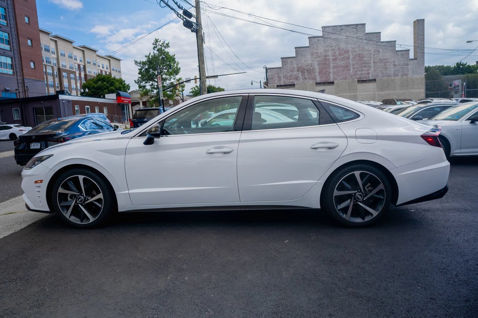Used 2023 Hyundai Sonata SEL Plus w/ Cargo Package FWD image 2