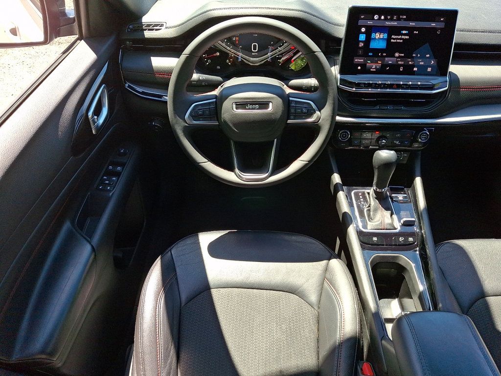 Used 2025 Jeep Compass Trailhawk AWD/4WD image 20