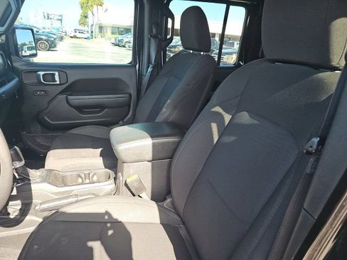Used 2023 Jeep Gladiator Sport AWD/4WD image 8