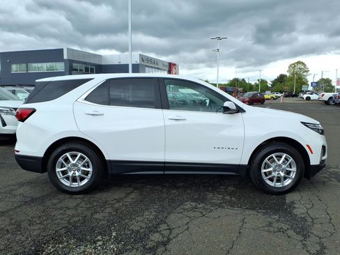 Used 2022 Chevrolet Equinox LT AWD/4WD image 2